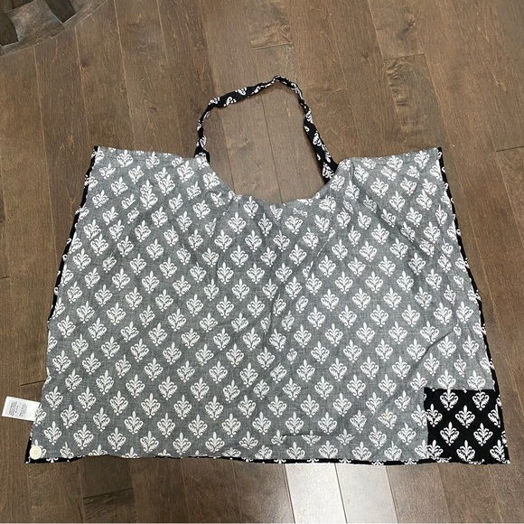 Bebe au Lait Nursing Cover in Black and White Damask Pattern - Picture 4 of 10
